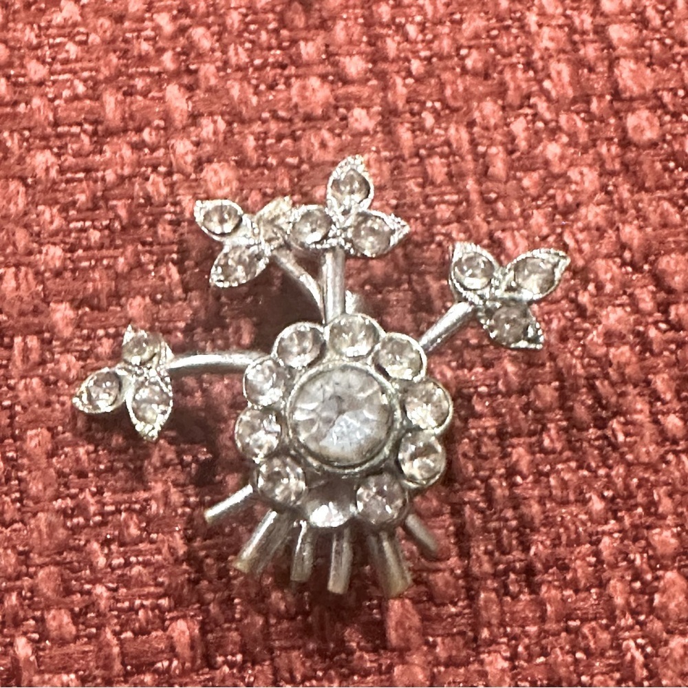 Vintage Silver Tone Floral Bouquet Rhinestone Statement Brooch - Picture 4 of 4